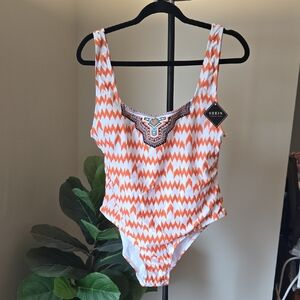 SHEIN Vibrant Zigzag One-Piece Swimsuit